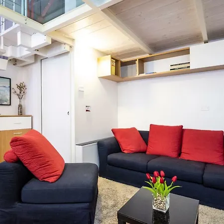 Apartment Bronzetti Milan
